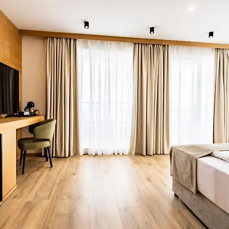 Natura Seasons Boutique 4* בורגאס